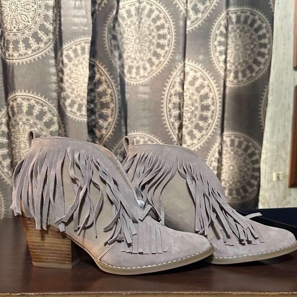 Fringe Suede Ankle Boots - Gray